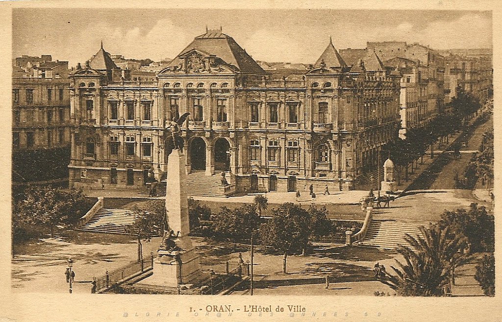 326-La Mairie et la place d'Armes.jpg